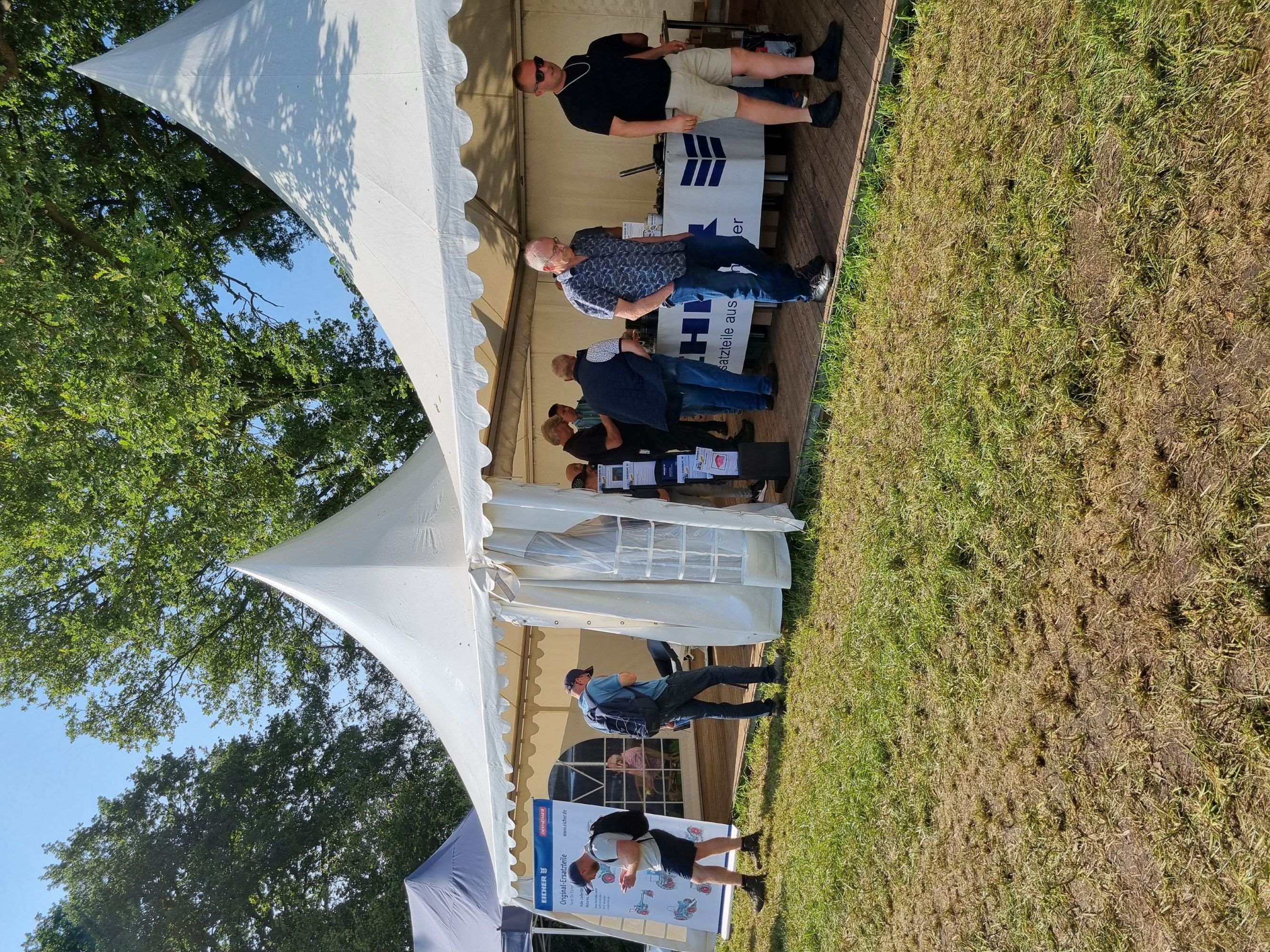 EICHER Stand auf Veranstaltung im Freien Messestand der Eicher Vertriebs GmbH mit Pavillons draußen
