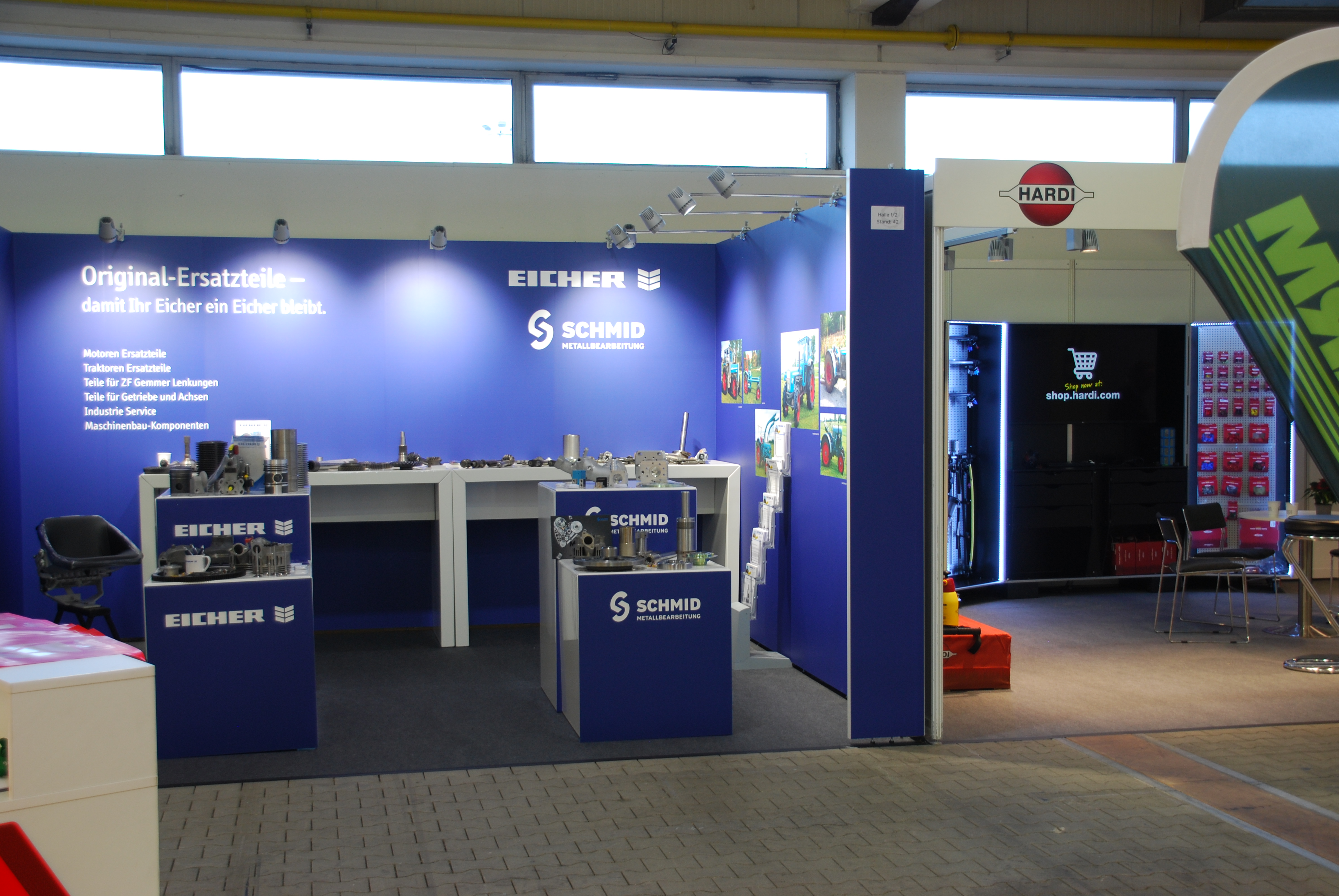Überblick über den EICHER Stand mit Ersatzteilen