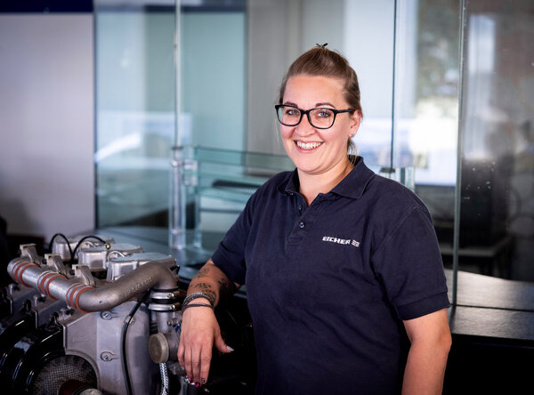 Mitarbeiterin der Eicher Vertriebs GmbH im Bereich Lager und Versand
