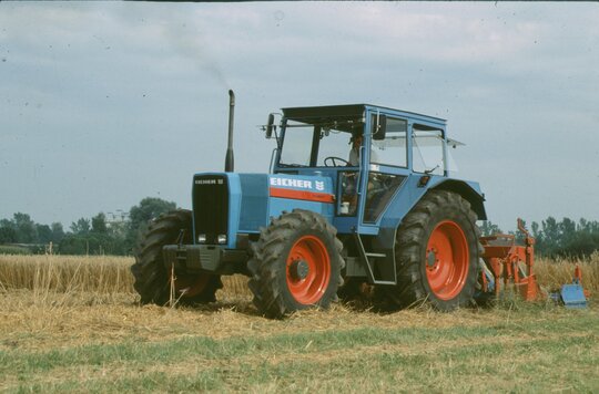 EICHER Schlepper auf dem Feld im Jahr 1989