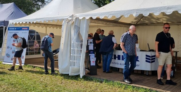 Messestand der Eicher Vertriebs GmbH mit Pavillons draußen