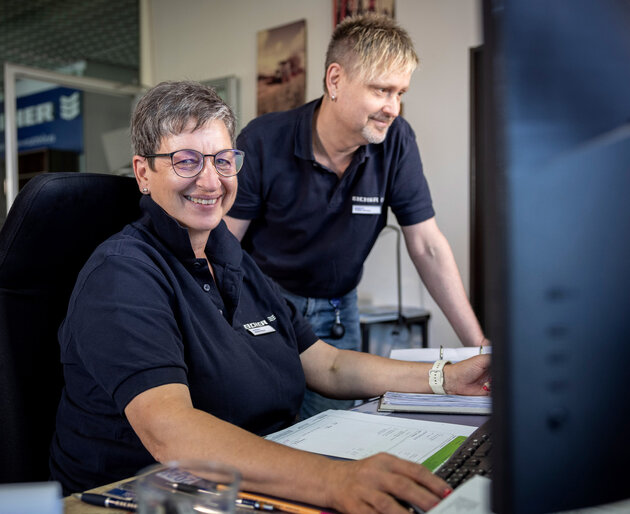 Mitarbeiter der Eicher Vertriebs GmbH im Kundengespräch